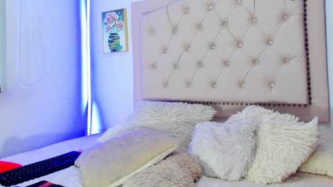 Snapshot of alicia_trece chatting on February 2025 04:24:02 AM online show from February 2025 04:24:02 AM