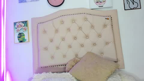 Snapshot of alicia_trece chatting on February 2025 01:36:01 AM online show from February 2025 01:36:01 AM