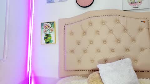 Snapshot of alicia_trece chatting on February 2025 02:01:01 AM online show from February 2025 02:01:01 AM