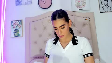 Snapshot of alicia_trece chatting on February 2025 12:46:01 AM online show from February 2025 12:46:01 AM