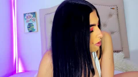 Snapshot of alicia_trece chatting on February 2025 12:19:02 AM online show from February 2025 12:19:02 AM