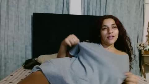 Snapshot of aliciaencalzonesazules chatting on January 2025 05:43:02 AM Chris online show from January 2025 05:43:02 AM