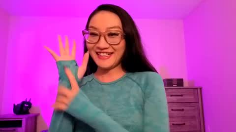 Snapshot of aliciaz3 chatting on October 2025 05:22:02 PM Alicia Hebi online show from October 2025 05:22:02 PM