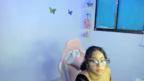 Snapshot of alicie_ebony1 chatting on November 2025 09:59:01 PM luisa online show from November 2025 09:59:01 PM