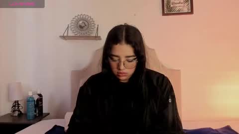 aliice_walker_ online show from January 2025 01:35:01 PM
