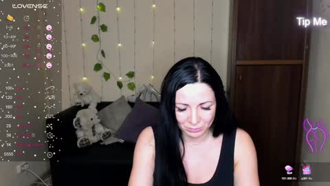 Alika online show from January 2025 04:39:01 PM