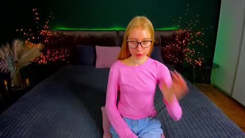 Alina online show from October 2025 05:38:01 AM