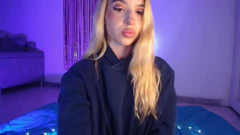 Snapshot of alina_lee_t chatting on October 2025 02:42:01 AM Alina online show from October 2025 02:42:01 AM