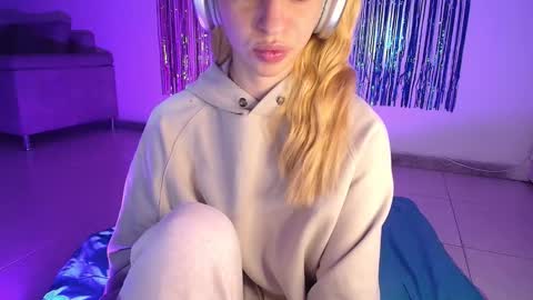 Snapshot of alina_lee_t chatting on October 2025 02:45:01 AM Alina online show from October 2025 02:45:01 AM