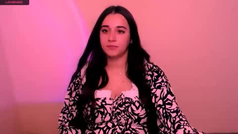 Snapshot of alinaasti_ chatting on November 2025 09:09:01 AM Alina online show from November 2025 09:09:01 AM