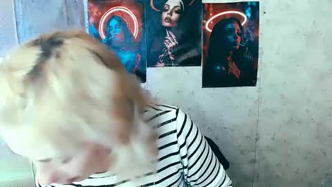 Snapshot of alinafrey_ chatting on November 2025 07:32:01 AM Alina online show from November 2025 07:32:01 AM