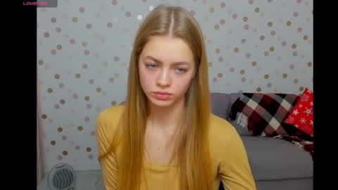 alisa_glamur online show from December 2024 01:10:02 PM