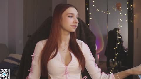 Snapshot of alisaa_01 chatting on January 2025 03:22:01 AM Alice Fansly Alisa01 online show from January 2025 03:22:01 AM