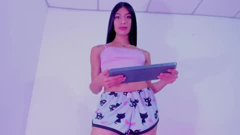 Snapshot of alisiacollinsss chatting on December 2024 02:05:02 PM Alisia online show from December 2024 02:05:02 PM