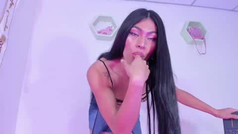 Snapshot of alisiacollinsss chatting on December 2024 09:00:01 PM Alisia online show from December 2024 09:00:01 PM