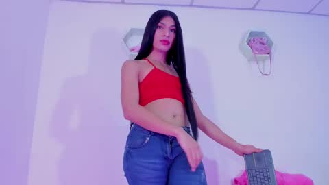 Snapshot of alisiacollinsss chatting on December 2024 01:26:02 AM Alisia online show from December 2024 01:26:02 AM