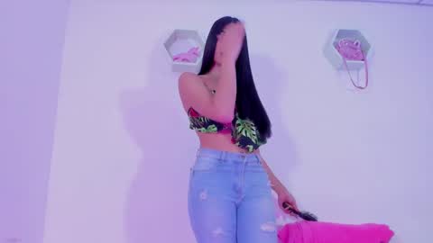 Snapshot of alisiacollinsss chatting on December 2024 01:58:02 AM Alisia online show from December 2024 01:58:02 AM