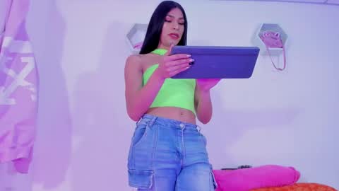 Snapshot of alisiacollinsss chatting on December 2024 03:00:02 AM Alisia online show from December 2024 03:00:02 AM