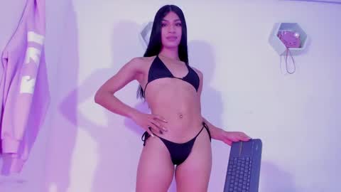 Snapshot of alisiacollinsss chatting on January 2025 04:57:02 AM Alisia online show from January 2025 04:57:02 AM