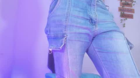 Snapshot of alisiacollinsss chatting on October 2025 10:33:02 PM Alisia online show from October 2025 10:33:02 PM