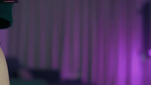 Snapshot of alison_miller9 chatting on October 2025 09:29:02 AM Alison online show from October 2025 09:29:02 AM