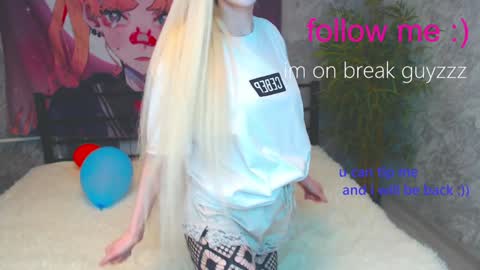 Snapshot of alison_moonlight chatting on December 2024 10:34:02 PM Alison online show from December 2024 10:34:02 PM