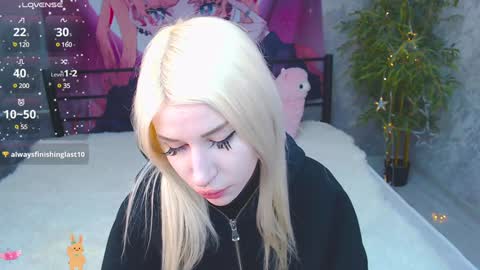 Snapshot of alison_moonlight chatting on January 2025 04:01:02 AM Alison online show from January 2025 04:01:02 AM