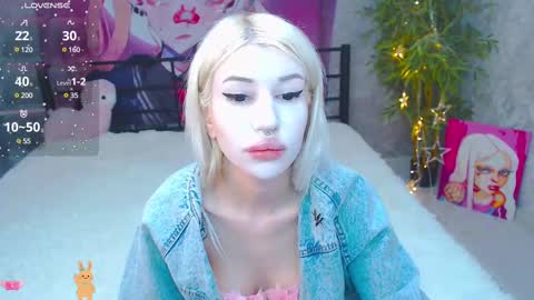 Snapshot of alison_moonlight chatting on March 2025 01:43:01 AM Alison online show from March 2025 01:43:01 AM