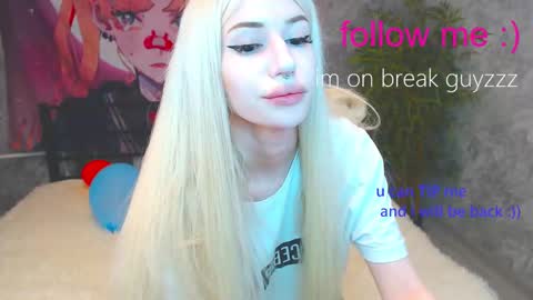 Snapshot of alison_moonlight chatting on September 2025 11:04:02 PM Alison online show from September 2025 11:04:02 PM