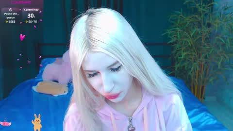 Snapshot of alison_moonlight chatting on September 2025 12:32:02 AM Alison online show from September 2025 12:32:02 AM