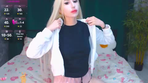 Snapshot of alison_moonlight chatting on October 2025 06:15:02 PM Alison online show from October 2025 06:15:02 PM