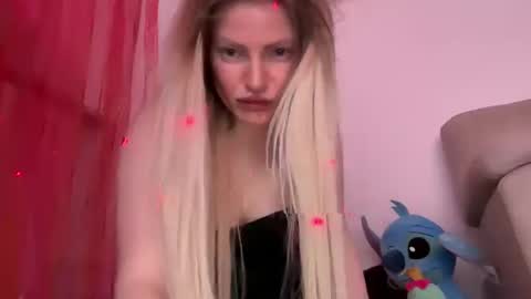 Ecate online show from September 2025 10:20:01 PM