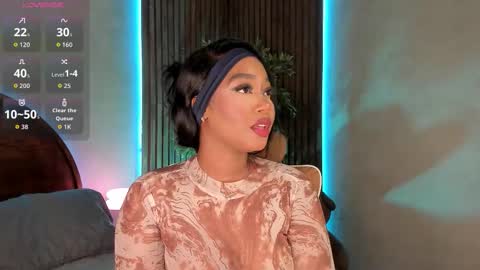 Snapshot of alisoon_moon chatting on October 2025 10:22:01 PM Alison Moon online show from October 2025 10:22:01 PM