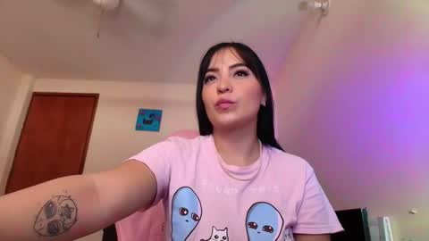 Snapshot of alissa_grey2 chatting on November 2025 11:01:02 AM Alissa online show from November 2025 11:01:02 AM