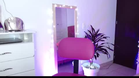 Snapshot of alissesallie_ chatting on January 2025 04:50:01 AM alissesallie_ online show from January 2025 04:50:01 AM