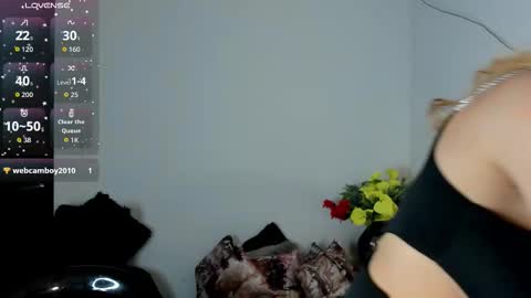 Alisson Domit  online show from September 2025 05:27:02 PM