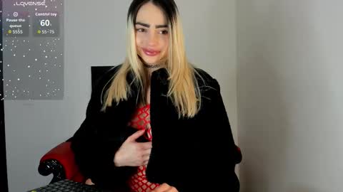 Alisson Domit  online show from October 2025 02:24:01 PM