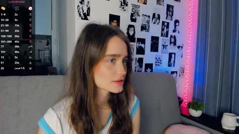 Snapshot of alivialovely chatting on November 2025 09:44:02 AM Alivia online show from November 2025 09:44:02 AM