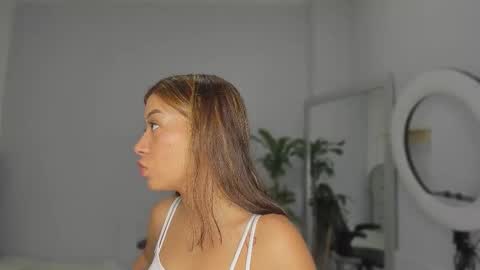 alix_18 online show from September 2025 11:11:01 AM