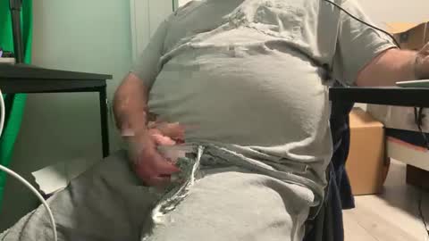 Allergictolove online show from January 2025 01:00:01 AM