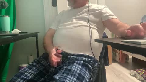 Allergictolove online show from January 2025 10:52:02 PM