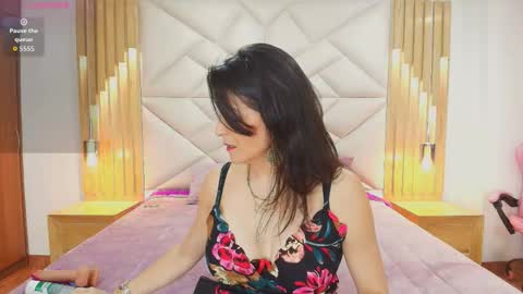 Aliie  online show from November 2025 12:04:01 PM