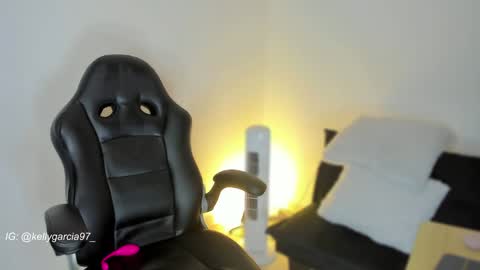 Kelly  online show from December 2024 01:06:01 PM