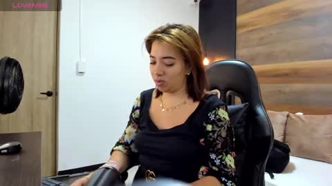 ALMA FENIX  online show from October 2025 12:13:02 PM