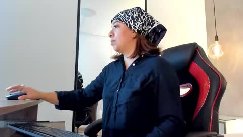 ALMA FENIX  online show from November 2025 12:17:01 PM