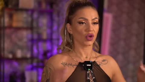 Snapshot of almavelia chatting on September 2025 07:08:02 PM Alma online show from September 2025 07:08:02 PM