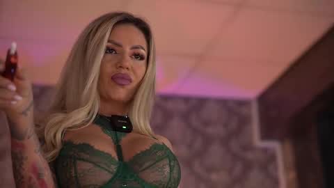 Snapshot of almavelia chatting on October 2025 07:33:02 PM Alma online show from October 2025 07:33:02 PM