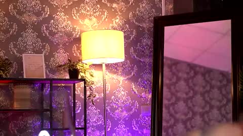 Snapshot of almavelia chatting on November 2025 07:24:02 PM Alma online show from November 2025 07:24:02 PM