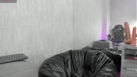 Santy online show from October 2025 08:17:01 PM