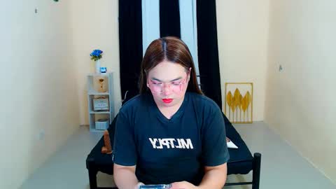 Almira online show from September 2025 06:13:02 PM